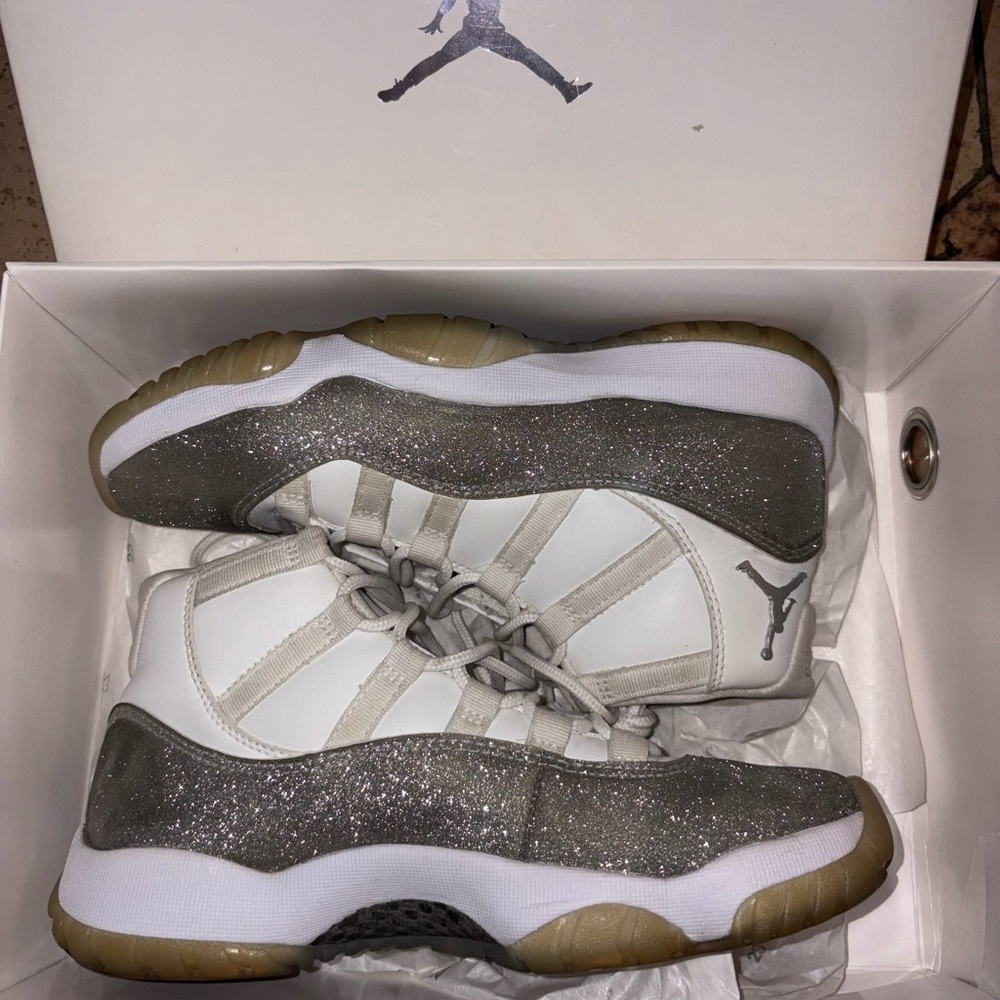 Jordan Air 11 Retro White Metallic Silver Women's Size 7.5